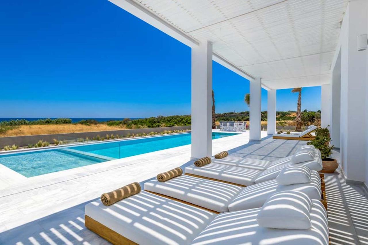 Seashore Beachfront Villa Lakhania Ngoại thất bức ảnh