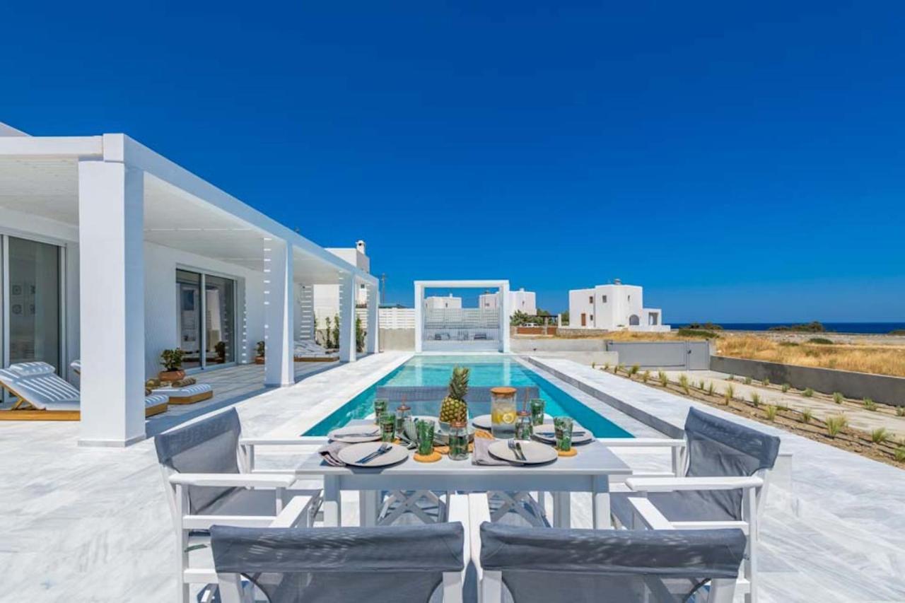 Seashore Beachfront Villa Lakhania Ngoại thất bức ảnh