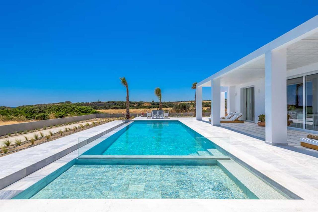 Seashore Beachfront Villa Lakhania Ngoại thất bức ảnh