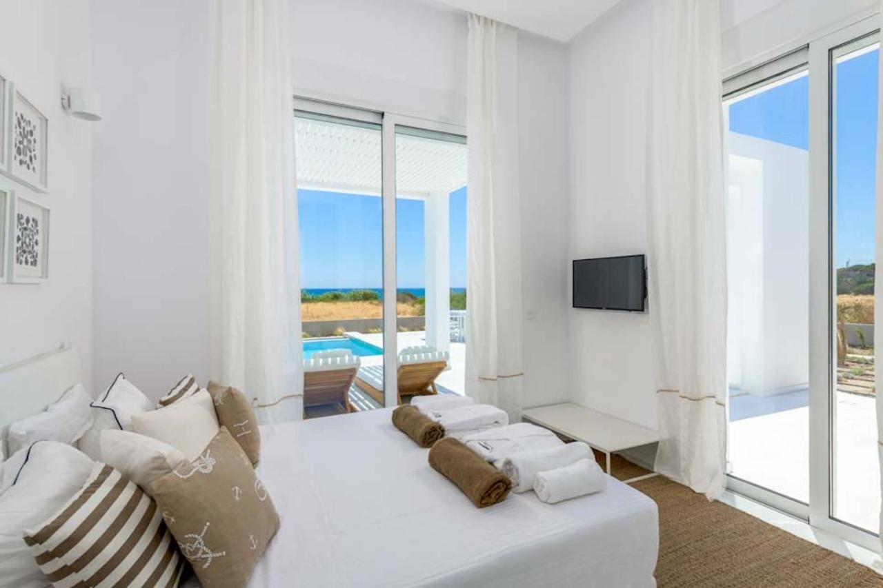 Seashore Beachfront Villa Lakhania Ngoại thất bức ảnh