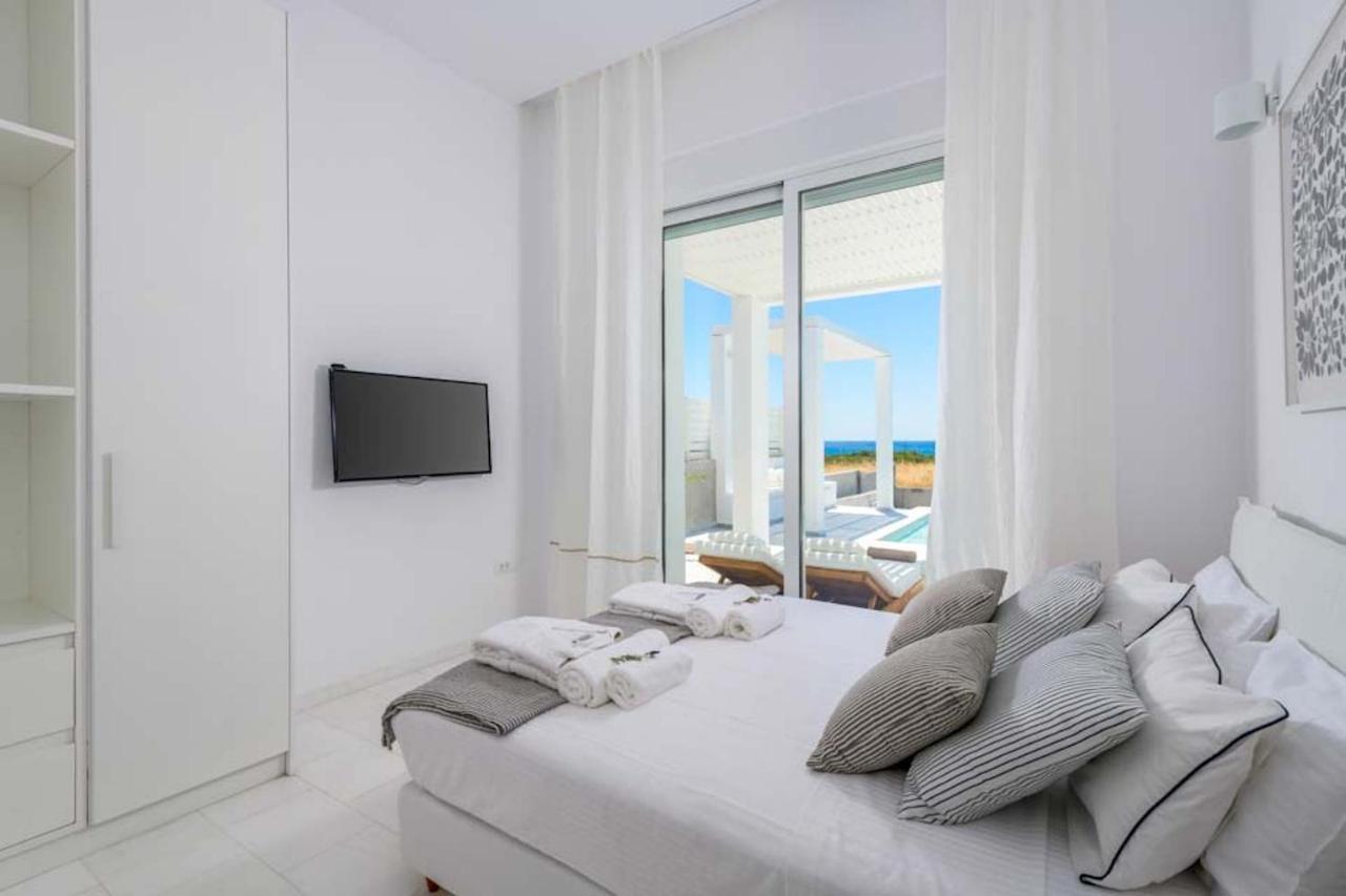 Seashore Beachfront Villa Lakhania Ngoại thất bức ảnh